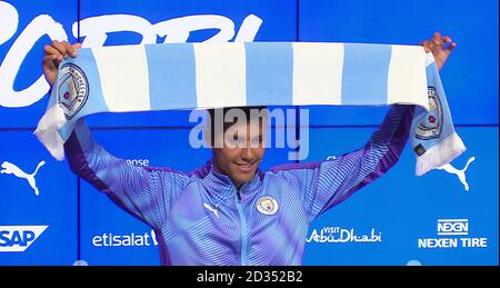 Rodri von Manchester City posiert für Fotografen während der Pressekonferenz in der City Football Academy, Manchester. Stockfoto
