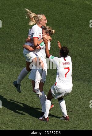 England's Ellen White feiert ein Ziel, das bei der FIFA Frauen-WM-Dritten Platz Play-Off im Stade de Nice, Nizza nicht zulässig ist. Stockfoto