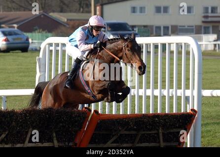 El Andaluz und Jockey James Reveley auf der Haydock Rennbahn, Haydock. Stockfoto