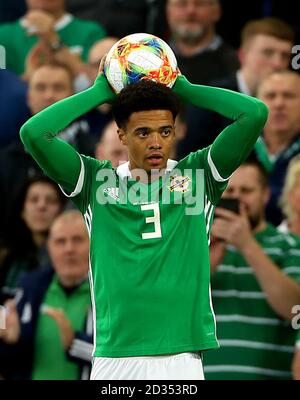 Der nordirische Jamal Lewis beim UEFA Euro 2020 Qualifying Group C Spiel im Windsor Park, Belfast. Stockfoto