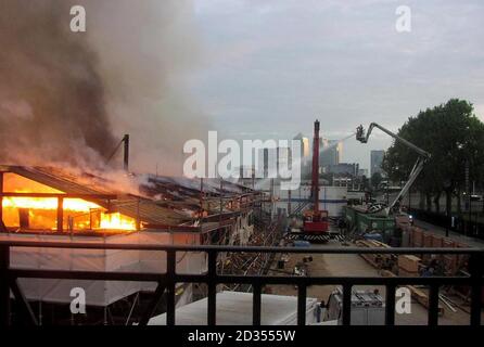 Sammeln Sie ein Foto des 19. Jahrhunderts Clippers The Cutty Sark in Greenwich, East London, der durch einen Brand zerstört wurde. Stockfoto