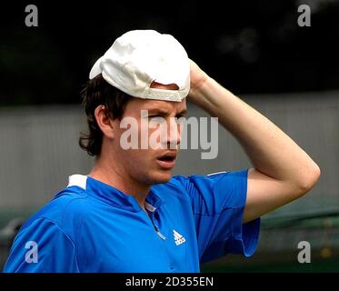 Großbritanniens Richard Bloomfield in Aktion während des Surbiton Trophy Turniers im Surbiton Racket and Fitness Club, Surrey. Stockfoto