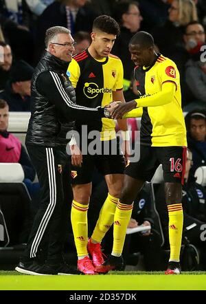 Watford-Manager Nigel Pearson (links) feiert mit Watfords Abdoulaye Doucour (rechts), nachdem er beim Premier League-Spiel im AMEX Stadium in Brighton das erste Tor seiner Mannschaft erzielt hat. Stockfoto