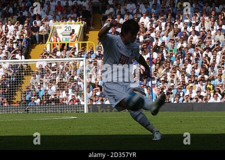 Gareth Bale von Tottenham Hotspur erzielt das erste Tor seiner Seite Das Spiel Stockfoto