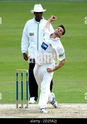 Lancashire's Sajid Mahmood in Aktion während des Liverpool Victoria County Championship Division One Matches im Brit Oval, Kennington, London. Stockfoto