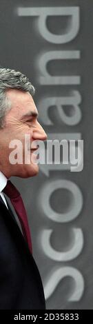 ALTERNATIVE ERNTE VON SCHOTTLAND BBC 2. Der britische Premierminister Gordon Brown bei der Eröffnung des neuen 180-Millionen-Hauptquartiers der BBC Scotland in Glasgow. Stockfoto