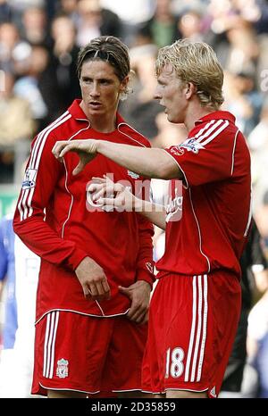 Liverpools Dirk Kuyt und Fernando Torres (links) Stockfoto