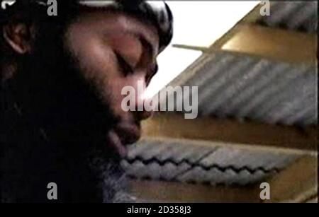 Das Bild stammt aus einem Video der Metropolitan Police von Mousa Brown, einem von fünf Männern, die beschuldigt werden, Terrortraining zu machen, die für ein BBC-Programm namens Don't Panic, I'm Islamic gefilmt wurden. Stockfoto