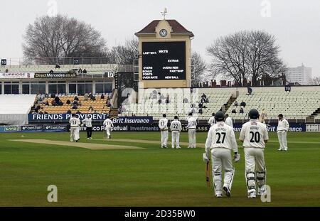 Worcestershire Daryl Mitchell und Stephen Moore machen sich auf den Weg, um während der LV County Championship Division zwei Spiel in Edgbaston, Birmingham zu schlagen. Stockfoto