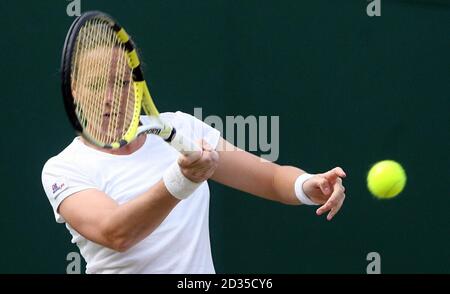 Die britische Sarah Borwell in ihrem gemischten Doppel-Match mit Ricard Bloomfield während der Wimbledon Championships 2008 im All England Tennis Club in Wimbledon. Stockfoto