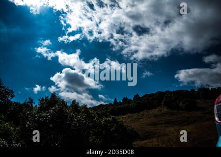 Natürlicher klarer Himmel und Wolken bei Cherrapunji im indischen Meghalaya-Staat, Nordostindien Stockfoto