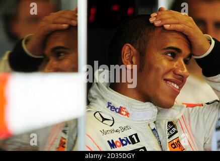 McLaren Mercedes-Pilot Lewis Hamilton vor dem ersten Training während des Trainings vor dem Grand Prix von Europa am Wochenende in Valencia, Spanien. Stockfoto