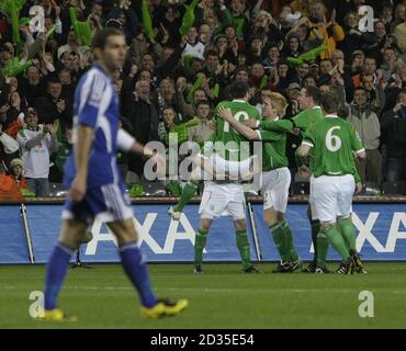 Robbie Keane, Irlands Republik, feiert sein Tor während des FIFA-WM-Qualifikationsspiels im Croke Park, Dublin. Stockfoto