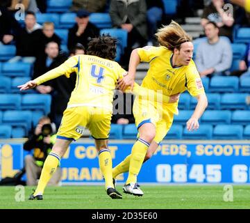 Luciano Becchio von Leeds United feiert sein Tor im League One Spiel in New Den, London. Stockfoto