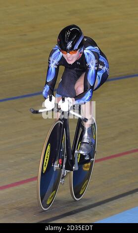 Victoria Pendleton gewinnt das 500-Meter-Zeitfahren während des UCI Track World Cup im Manchester Velodrome, Manchester. Stockfoto