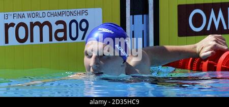 Die britische Schwimmerin Rebecca Adlington nach der 400m Freistil-Hitze der Frauen während der FINA-Weltmeisterschaften in Rom, Italien. Stockfoto