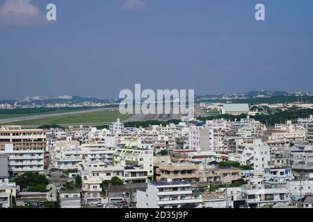 Ginowan, Okinawa, Japan. Oktober 2020. Blick auf die US Marine Corps Air Station Futenma, in einem dicht besiedelten Gebiet im Zentrum der Insel Okinawa gelegen. Kredit: Jinhee Lee/SOPA Images/ZUMA Wire/Alamy Live Nachrichten Stockfoto