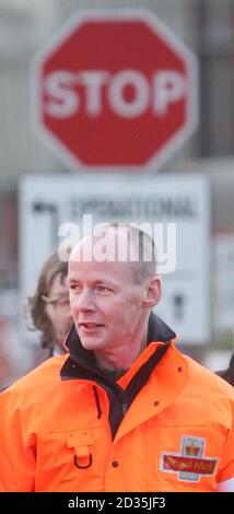 Postarbeiter in der Streiklinie außerhalb des Hauptverarbeitungszentrums von Royal Mail in Glasgow. Stockfoto