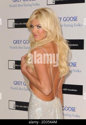 Victoria Silvstedt kommt zur Grey Goose Character & Cocktails Party im Grosvenor House Hotel im Zentrum von London. Stockfoto