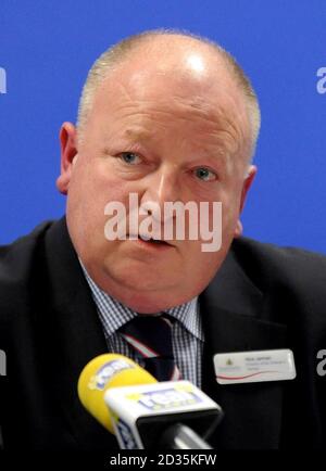 Nick Jarman, Interimsdirektor des Kinderdienstes von Doncaster, während einer Pressekonferenz in Doncaster, nachdem zwei Jungen wegen eines brutalen Angriffs auf zwei weitere Kinder in Edlington verurteilt worden waren. Stockfoto