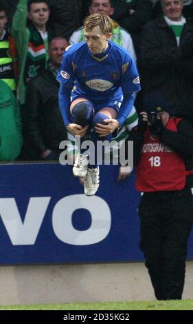 St Johnstone's Liam Craig feiert sein erstes Tor während des Spiels der Clydesdale Bank Scottish Premier League im McDiarmid Park, Perth, Schottland. Stockfoto