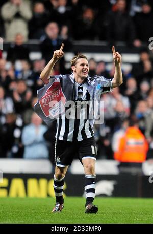 Peter Lovenkrands von Newcastle United feiert nach dem Coca-Cola Football League Championship-Spiel im St James' Park, Newcastle. Stockfoto