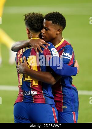 Phillippe Coutinho vom FC Barcelona feiert sein Tor mit Ansu Fati während des La Liga Spiels zwischen FC Barcelona und Sevilla FC gespielt im Camp Nou Stadion am 4. Oktober 2020 in Barcelona, Spanien. (Foto von PRESSINPHOTO) Stockfoto