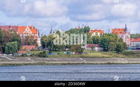 Polen, Torun: Panoramablick auf den Teil der Stadt aus dem 19. Jahrhundert von der Weichselseite. Stockfoto