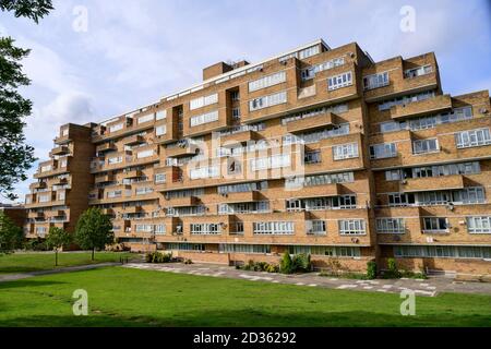 Dawson's Heights modernistische Wohnsiedlung, East Dulwich, London SE22. Entworfen von der Architektin Kate Macintosh in den 1960er Jahren. Stockfoto