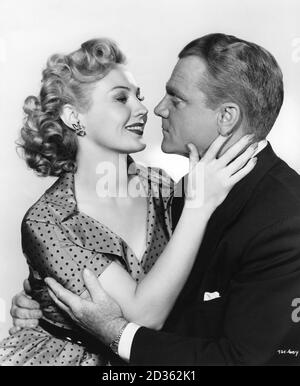 VIRGINIA MAYO und JAMES CAGNEY Publicity Portrait in WHITE HEAT 1949 Regisseur RAOUL WALSH Drehbuch Ivan Goff und Ben Roberts vorgeschlagen von einer Geschichte von Virginia Kellogg Musik Max Steiner Warner Bros. Stockfoto