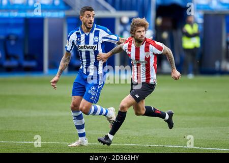 Jose Luis Sanmartin, Joselu von Deportivo Alaves und Inigo Martinez von Athletic Club während des La Liga-Spiels zwischen Deportivo Alaves und Athletic Club spielte am 4. Oktober 2020 im Mendizorroza-Stadion in Vitoria, Spanien. (Foto von Ion Alcoba/PRESSINPHOTO) Stockfoto