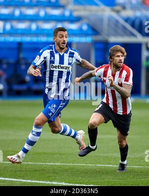 Jose Luis Sanmartin, Joselu von Deportivo Alaves und Inigo Martinez von Athletic Club während des La Liga-Spiels zwischen Deportivo Alaves und Athletic Club spielte am 4. Oktober 2020 im Mendizorroza-Stadion in Vitoria, Spanien. (Foto von Ion Alcoba/PRESSINPHOTO) Stockfoto