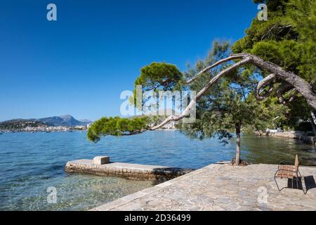 Port de Pollensa oder ‘Puerto Pollensa’, wie es manchmal geschrieben wird, ist ein Mallorca-Stadt und Resort am nördlichen Rand der Insel. Stockfoto