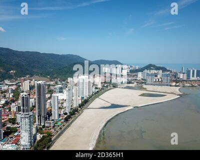 Georgetown, Penang/Malaysia - 28 2020. Februar: Gurney Drive und Rekultivierungsland. Stockfoto