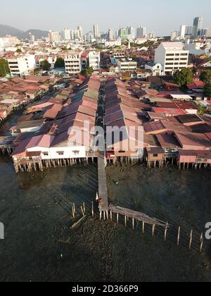 Georgetown, Penang/Malaysia - Feb 29 2020: Clan-Steg traditionelles Strandhaus. Stockfoto