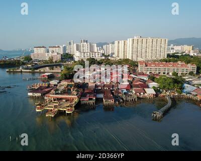 Georgetown, Penang/Malaysia - 29 2020. Feb: Hean Boo Thean Tempel am Morgen. Hintergrund sind Wohnungen in Macallum. Stockfoto