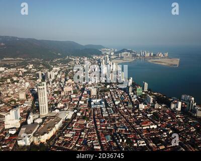 Georgetown, Penang/Malaysia - Feb 29 2020: Luftaufnahme KOMTAR und Heritage House. Stockfoto