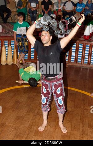 Koshti, traditioneller ritueller Trainingskurs für Krieger im Yazd Zourkhaneh, bekannt als Gymnasium oder Krafthaus; Yazd, Iran Stockfoto