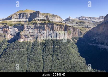 Nationalpark Ordesa y Monte Perdido. Huesca, Aragon, Spanien. Berge des Ordesa-Tals Stockfoto