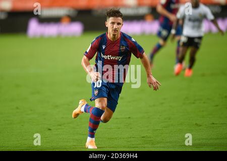 Valencia, Spanien. September 2020. Enis Bardhi von Levante beim La Liga Spiel zwischen Valencia CF und Levante UD spielte am 13. September 2020 im Mestalla Stadion in Valencia, Spanien. (Foto von PRESSINPHOTO) Credit: Pro Shots/Alamy Live News Stockfoto