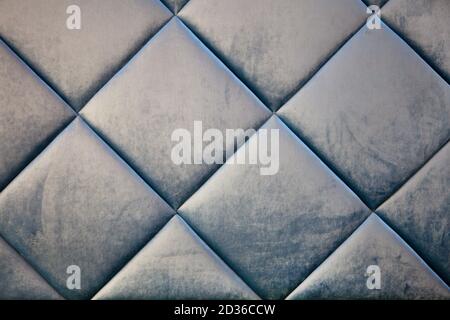 Blau teal Samt Textil Capotone oder kariert weichen getufteten Hintergrund. Textil-Quadrate. Blauer Samt wie Textur Detail Hintergrund Stockfoto