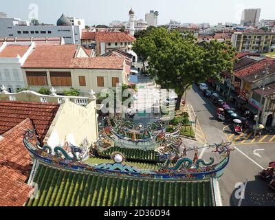 Georgetown, Penang/Malaysia - Mär 17 2020: Yap Kongsi Tempel Dach und Straße. Stockfoto