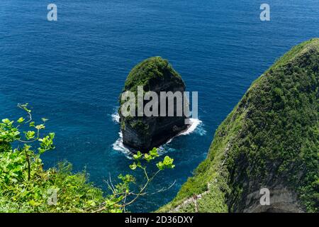 Bali ist Indonesiens wichtigstes Touristenziel, das Wahrzeichen von Nusa Penida,Kelingking bedeutet Pinkie Finger, nusa penida, bali. Stockfoto