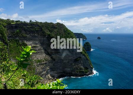 Atuh Beach ist ein berühmter Strand in nusa penida, aber es ist schwer, dorthin zu gelangen, einige nannten es als versteckten Strand in nusa penida, bali Stockfoto