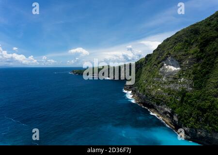 Atuh Beach ist ein berühmter Strand in nusa penida, aber es ist schwer, dorthin zu gelangen, einige nannten es als versteckten Strand in nusa penida, bali Stockfoto