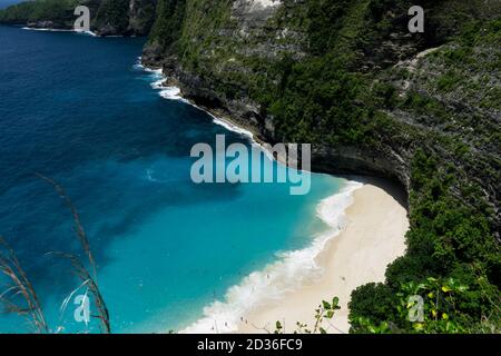 Atuh Beach ist ein berühmter Strand in nusa penida, aber es ist schwer, dorthin zu gelangen, einige nannten es als versteckten Strand in nusa penida, bali Stockfoto