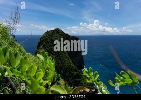 Atuh Beach ist ein berühmter Strand in nusa penida, aber es ist schwer, dorthin zu gelangen, einige nannten es als versteckten Strand in nusa penida, bali Stockfoto