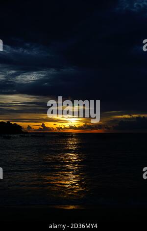 Crystal Bay Beach Bali ist Indonesiens wichtigstes Touristenziel, das Wahrzeichen von Nusa Penida,Kelingking bedeutet Pinkie Finger, nusa penida, bali. Stockfoto