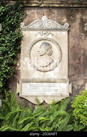 Der Grabstein von John Keats auf dem protestantischen Friedhof von Rom - Rom, Italien Stockfoto