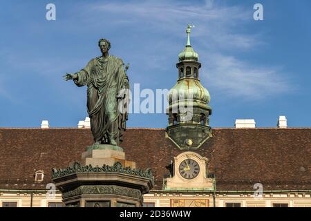 Das Kaiser-Franz-Denkmal am Inneren Burgplatz / in der Burg der Hofburg in Wien, Österreich, Europa Denkmal für Kaiser Franz I., Innerer Burghof Sq Stockfoto